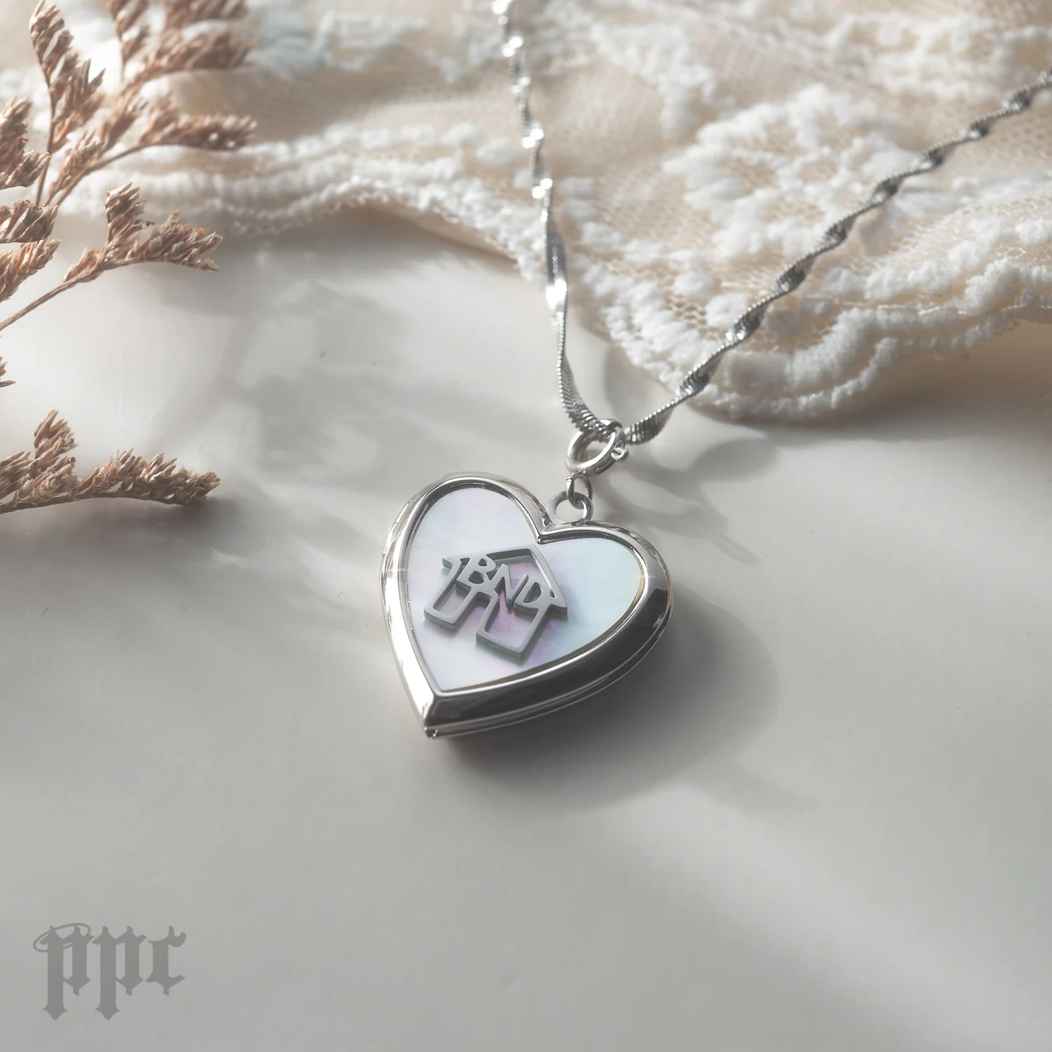 BND Sweetheart Locket