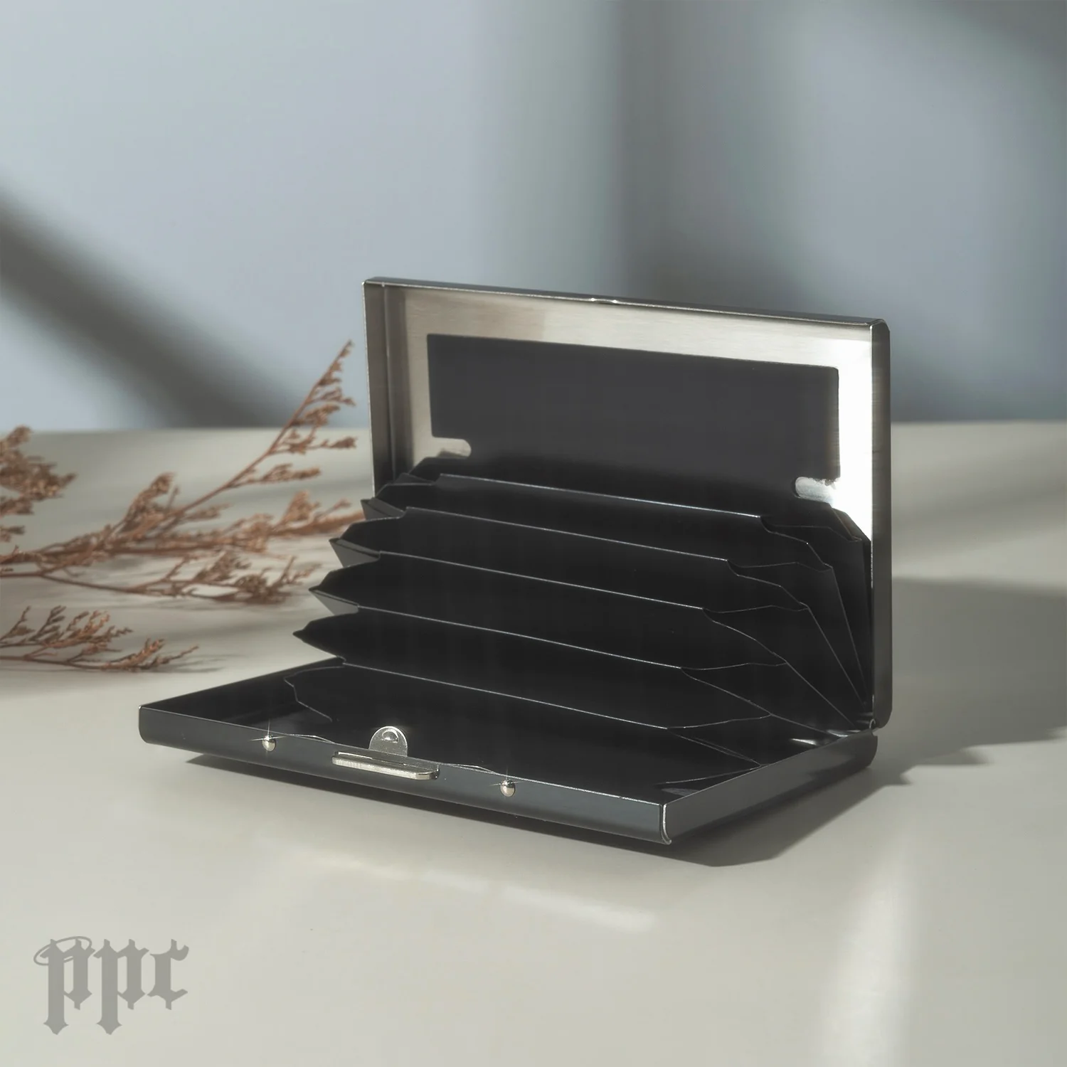 EN- Metal Cardholder - Image 5