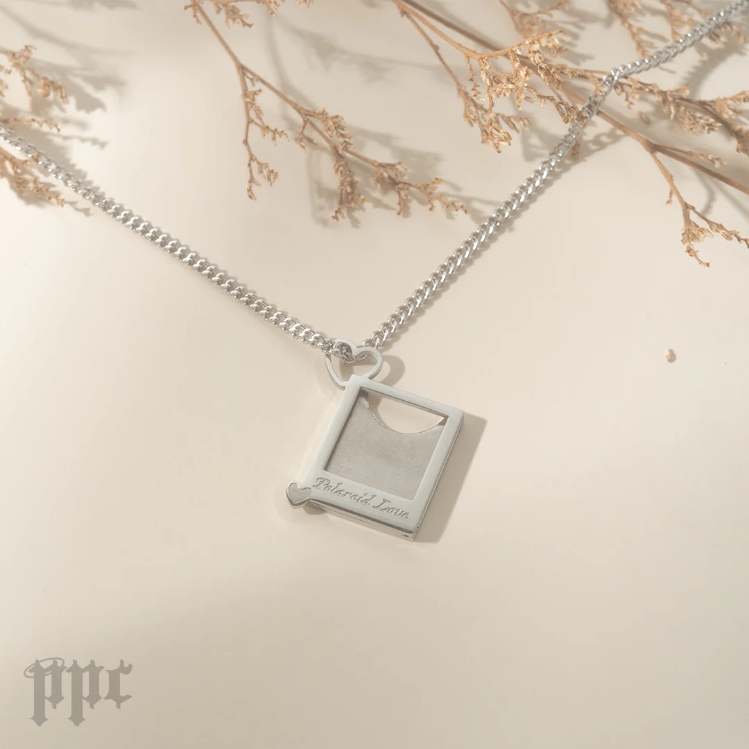 EN- Polaroid Love Necklace