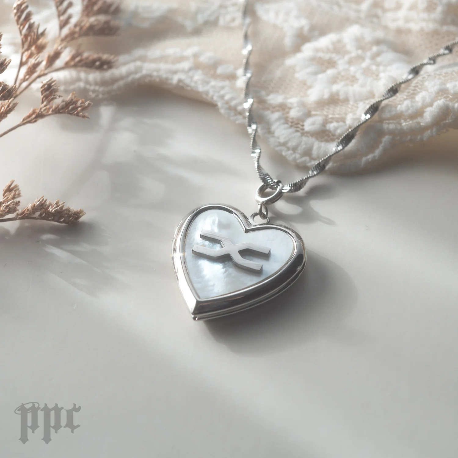 EN- Sweetheart Locket - Image 2