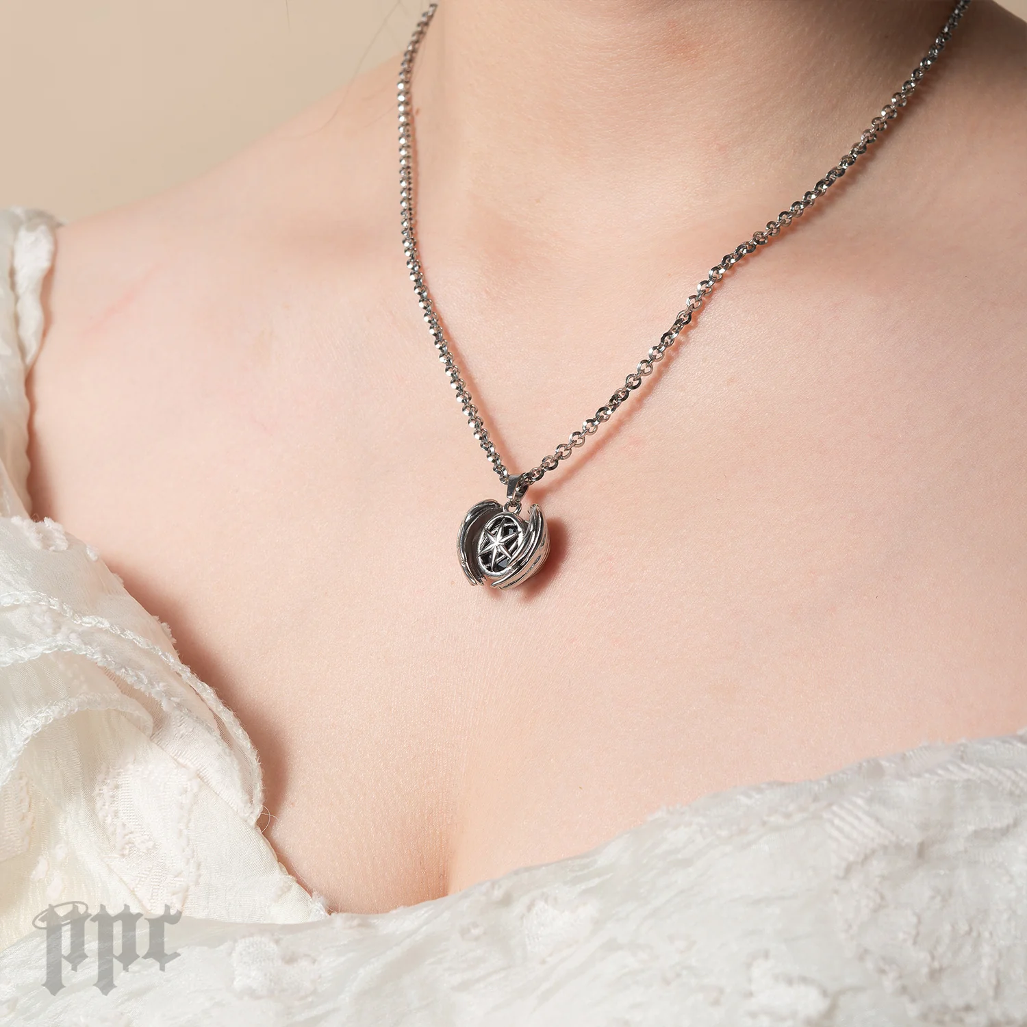 Katseye Eyelighter Necklace - Image 3
