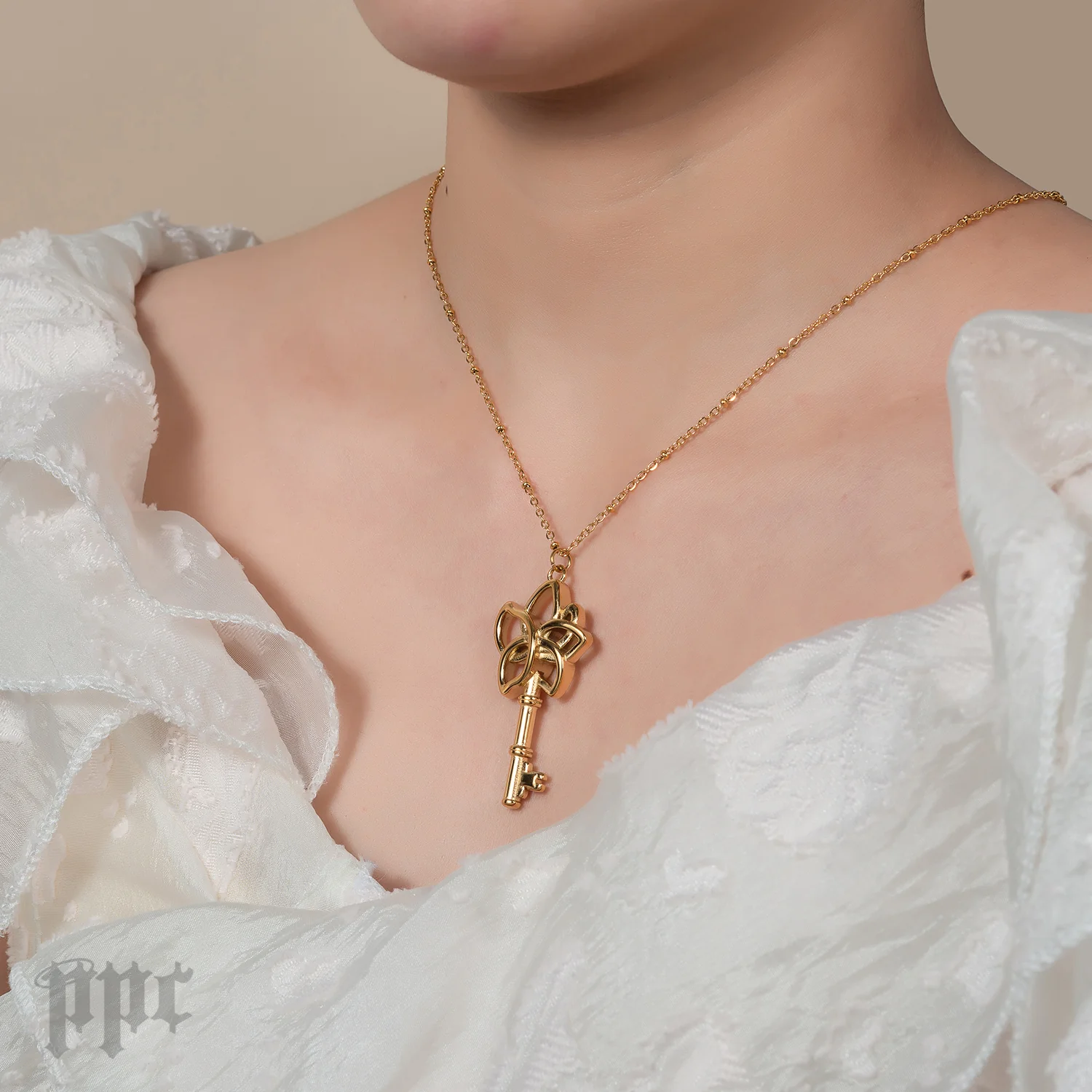 Smeraldo Key Pendant Necklace - Image 2