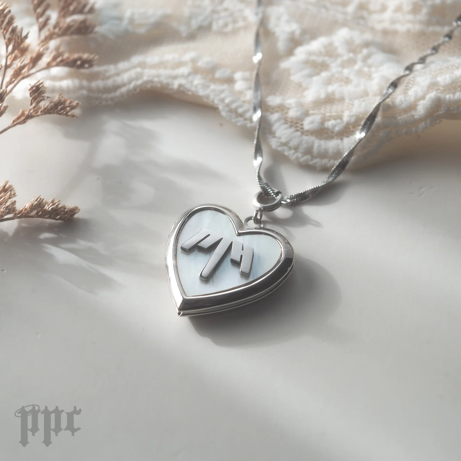 P1H Sweetheart Locket