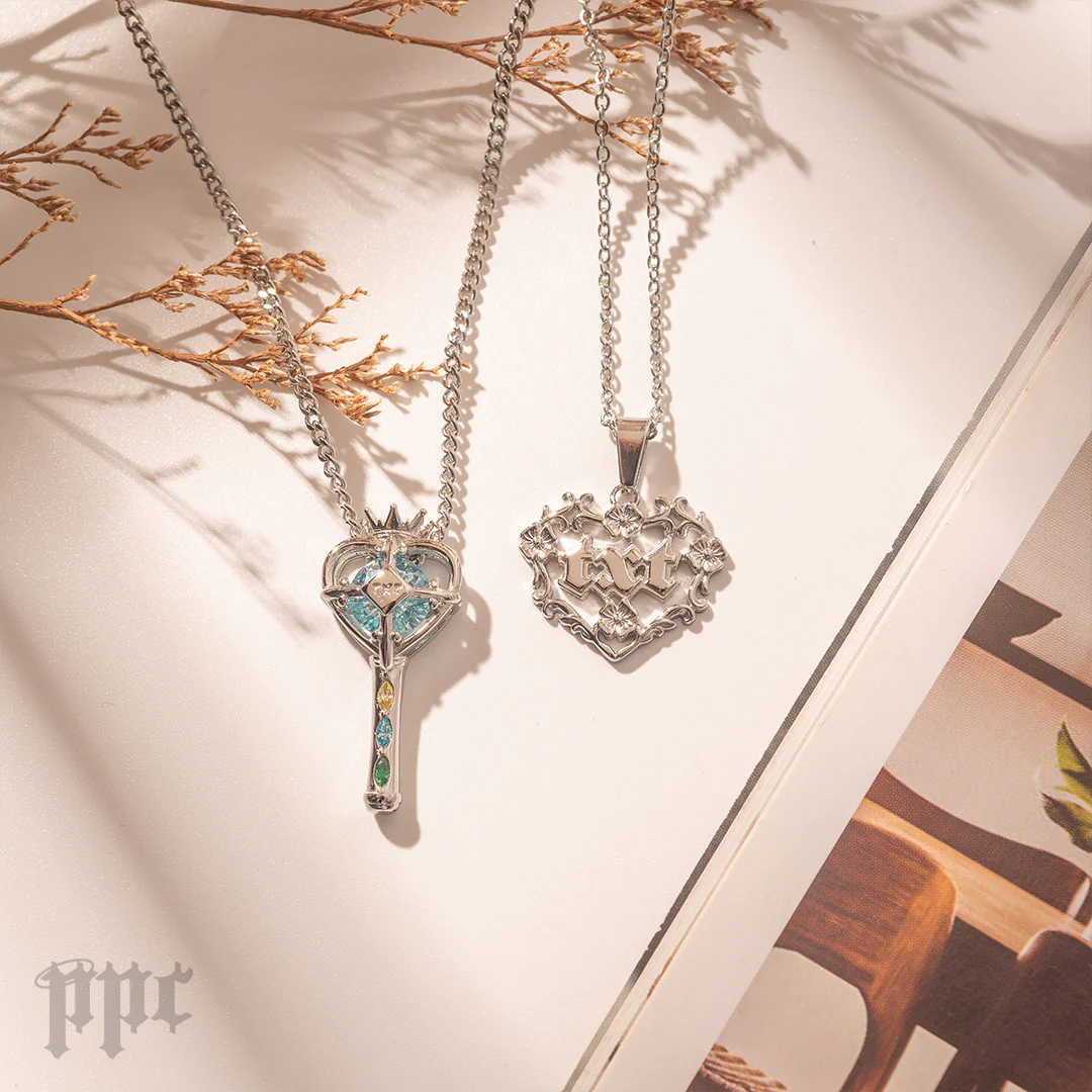 TXT Royal Hearts Necklace