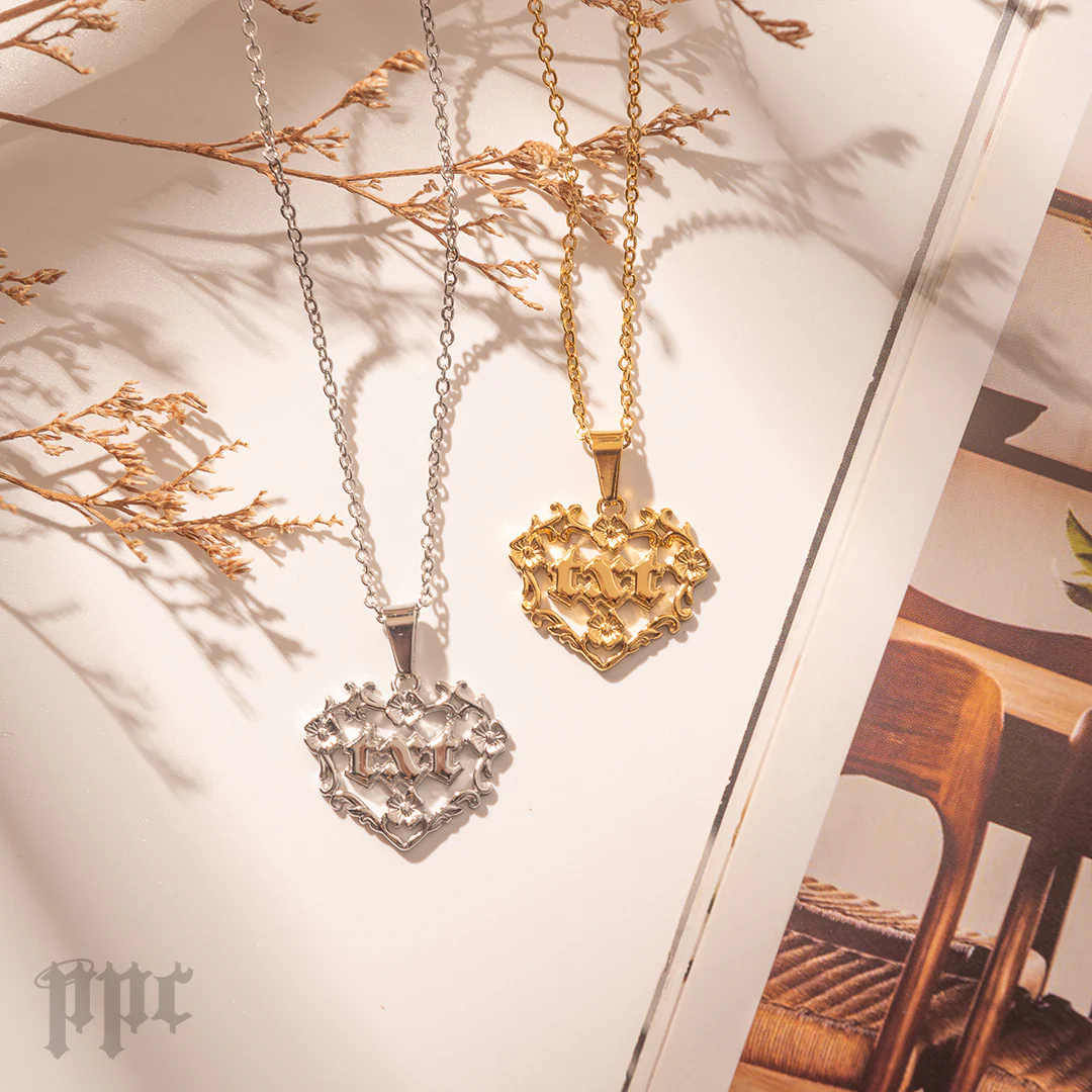TXT Royal Hearts Necklace - Image 2