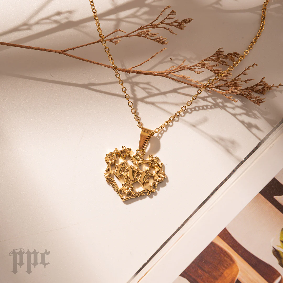 TXT Royal Hearts Necklace - Image 4