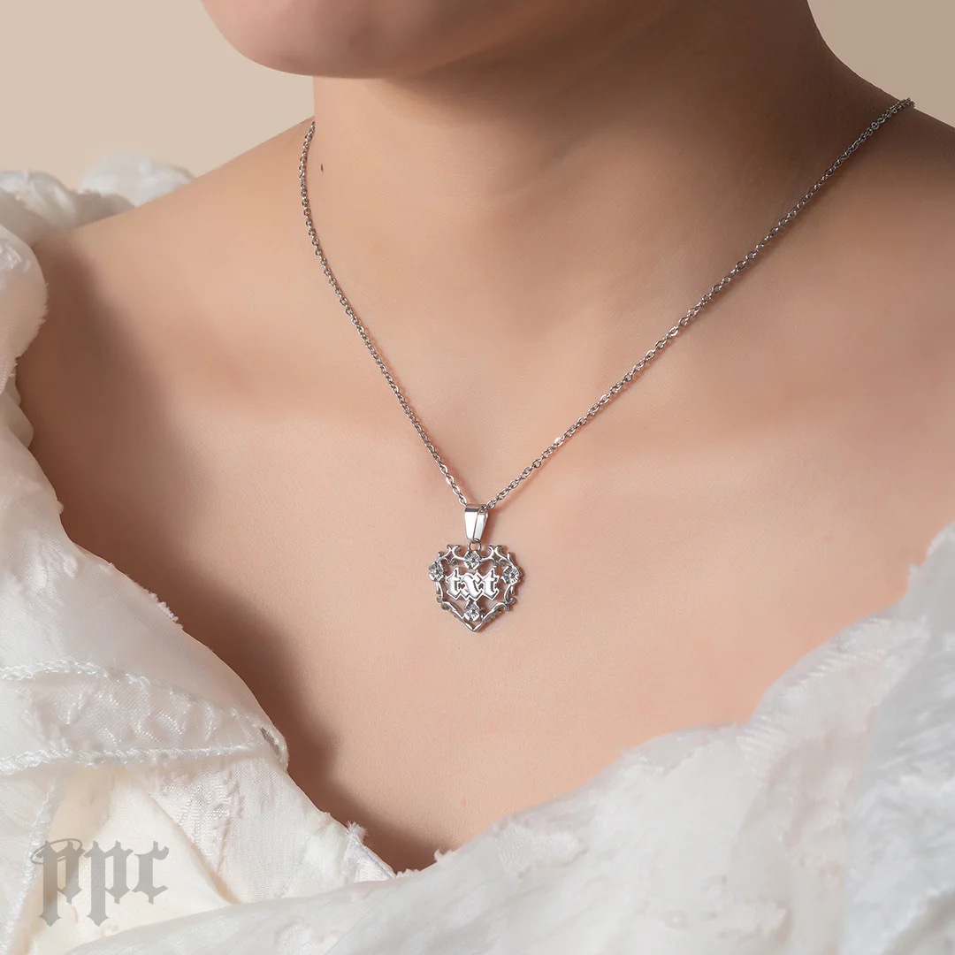TXT Royal Hearts Necklace - Image 5