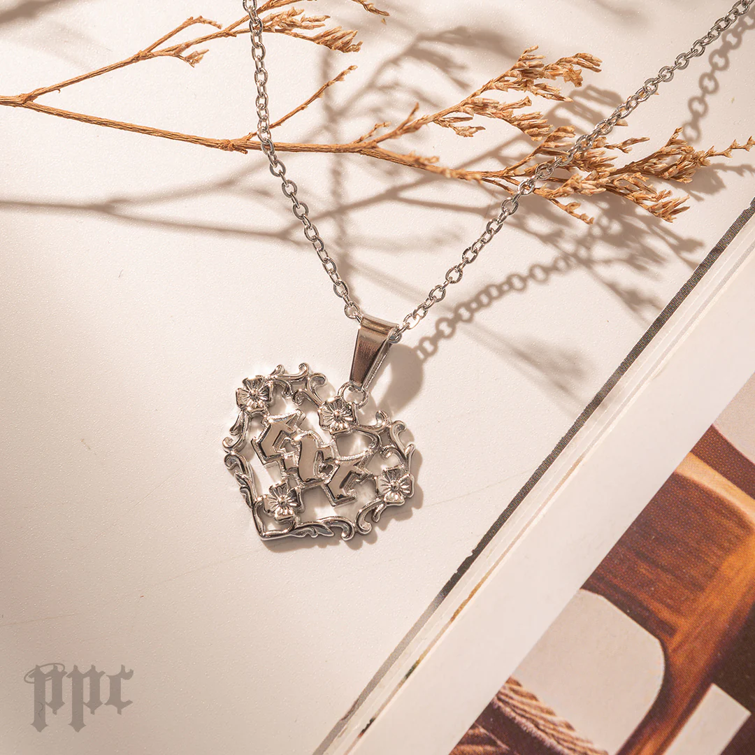 TXT Royal Hearts Necklace - Image 6