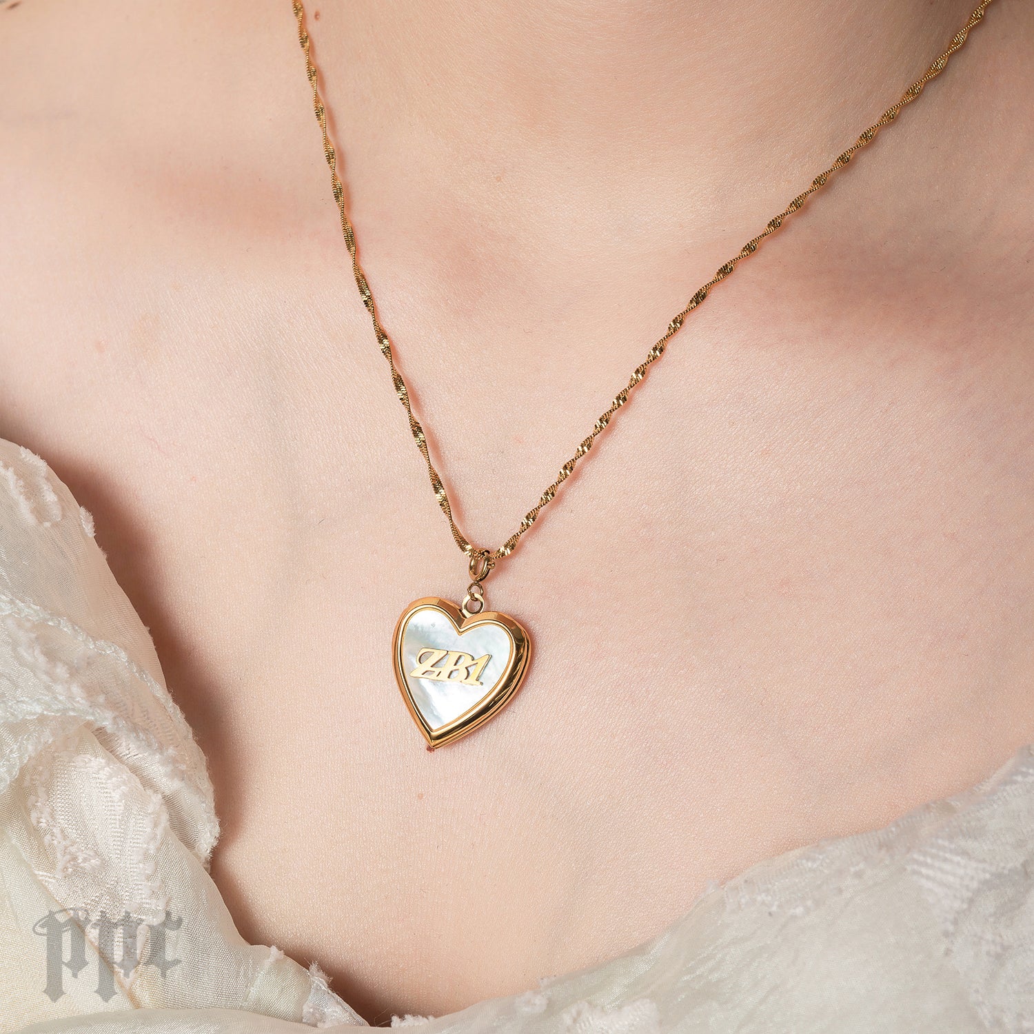 ZB1 Sweetheart Locket - Image 4